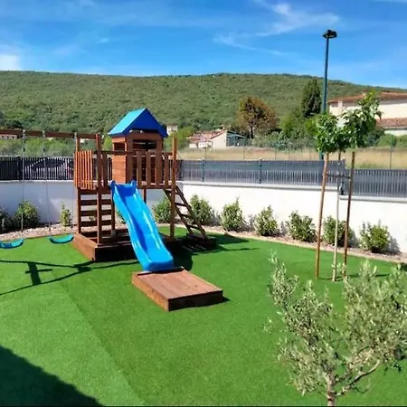 Maison Climatisee Avec Piscine Chauffee *